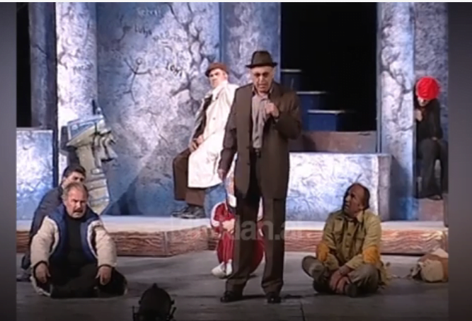 Drama “Gomonet” e Mihal Luarasit vjen premier në Teatrin Kombëtar &#8211; (19 Prill 2003)