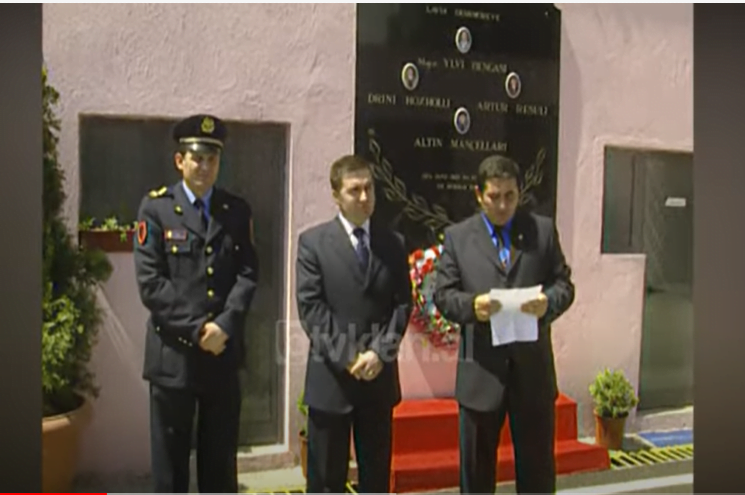 Dëshmorët e policisë, ceremonia në repartin e Briskut në Tiranë &#8211; (5 Maj 2003)