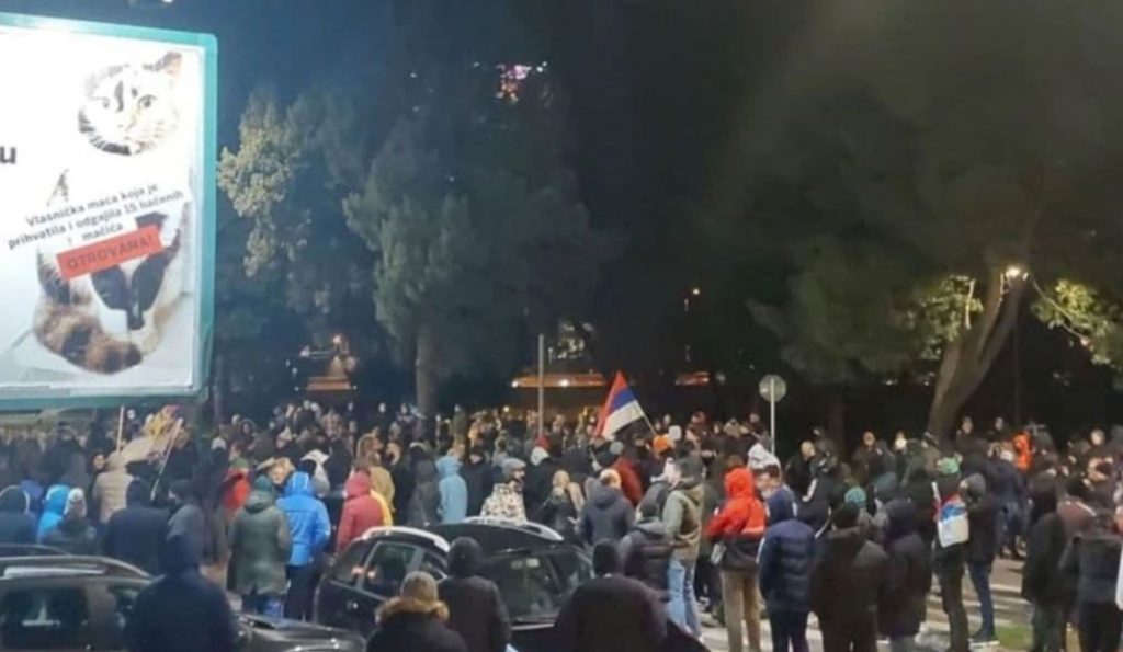 Mali i Zi, mbështetësit e partive pro serbe protestojnë kundër formimit të qeverisë së pakicës