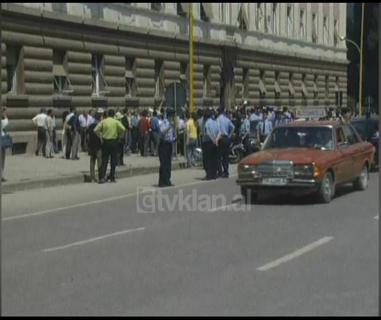 Shoqatat e të përndjekurve politik paralajmërojnë protesta (4 Qershor 2003)