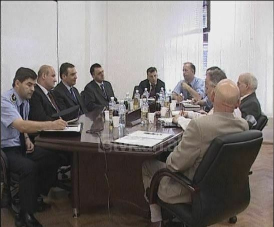 Ministri Dervishi vizitë dy ditore në Kosovë (16 Qershor 2003)