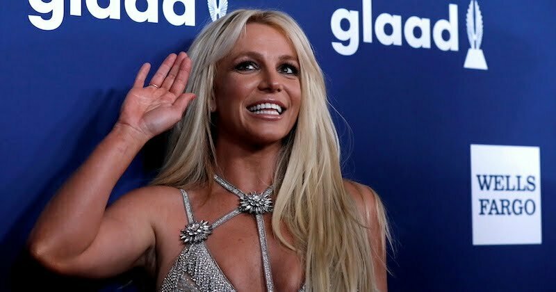 Britney Spears nënshkruan “kontratën e jetës”