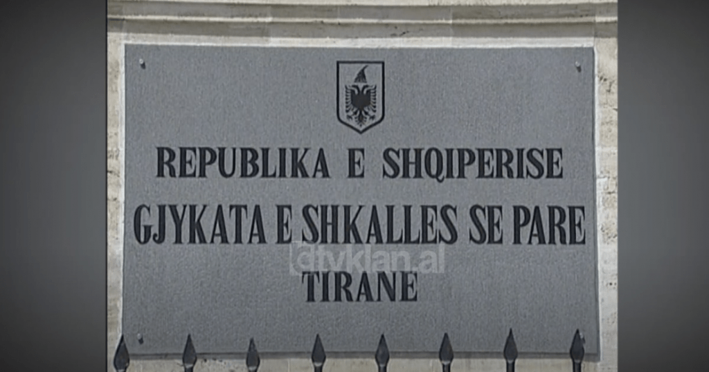 Gjykata e Tiranës, fillon procesi gjyqësor ndaj ish drejtorit të Policisë Ndërtimore (13 Maj 2003)