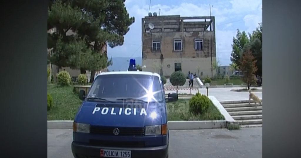 Policia e Tiranës arreston studentin, shpërndante lëndë narkotike në konvikt (31 Maj 2003)