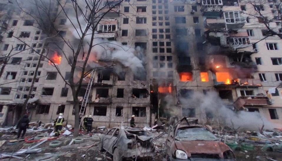 Sulm në një qendër banimi në Kiev, të paktën 2 të vdekur