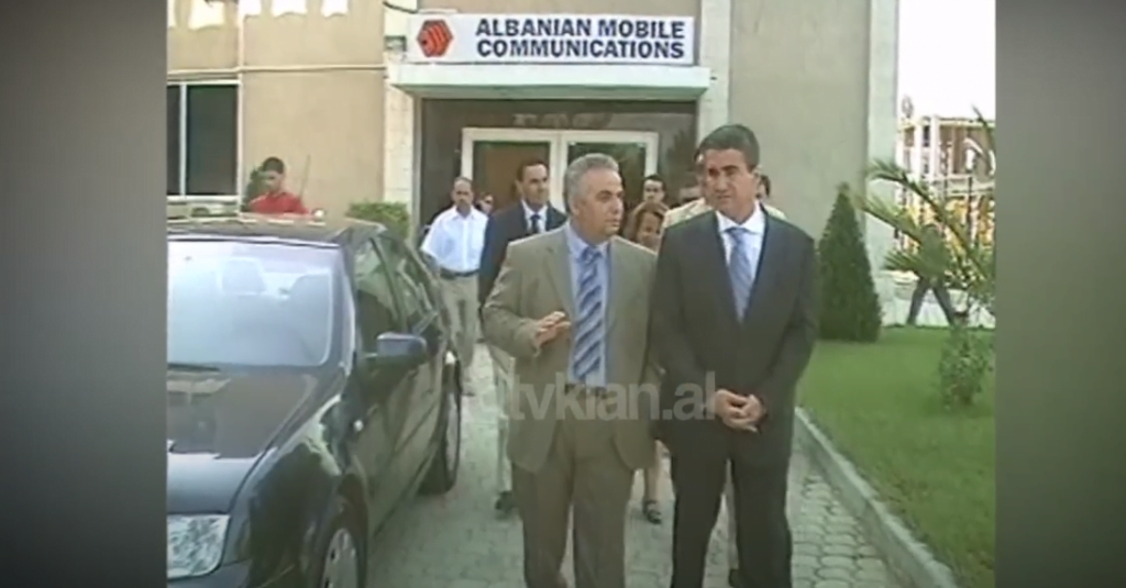 Zv/ministri grek Andreas Loverdos viziton ambientet e AMC-së në Shqipëri (23 Korrik 2003)