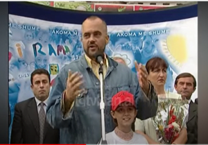 Edi Rama miting elektoral në njësinë 4 në Tiranë, premtimet për 3 vitet e ardhshme &#8211; (29 Shtator 2003)