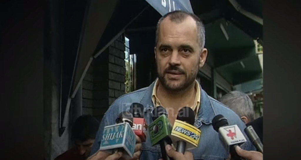 Edi Rama vlerëson punën e  organizatave jo fitimprurëse me Bashkinë e Tiranës (14 Shtator 2003)