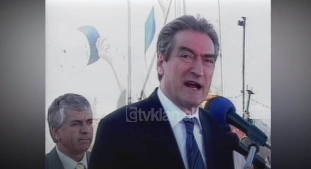 Sali Berisha: Në Shqipëri vidhen 2/3 e taksave që ju qytetar të Koplikut paguani (1 Tetor 2003)