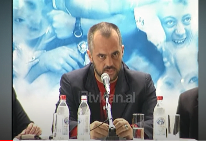 Edi Rama takim debat me banorët e njësisë 10, i pranishëm edhe Fatos Nano &#8211; (7 Tetor 2003)