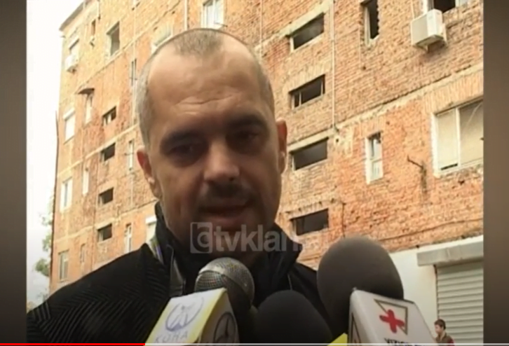 Edi Rama nis punimet për rehabilitimin e bllokut Partizani në Tiranë &#8211; (25 Tetor 2003)