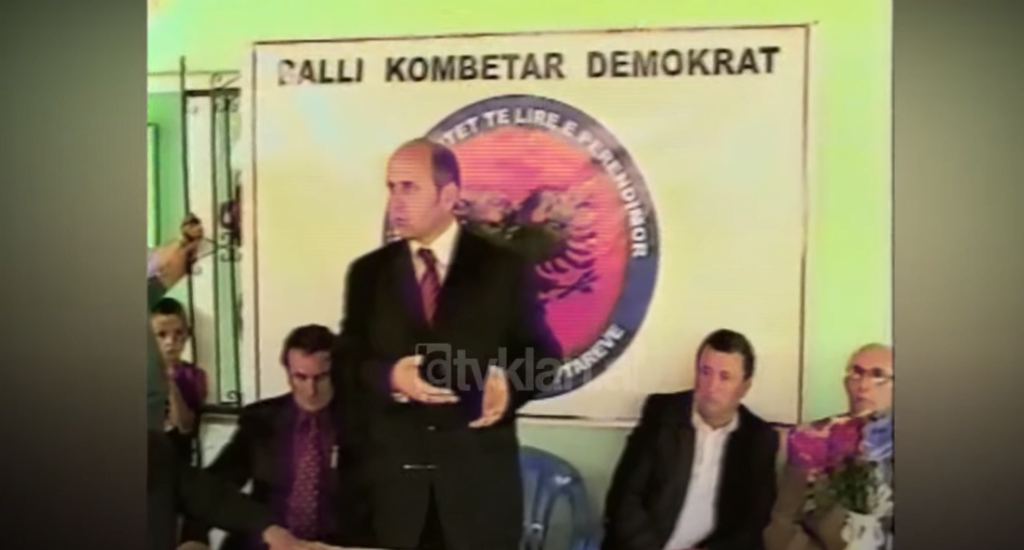 Partitë e vogla vazhdojnë takimet elektorale në rrethe (8 Tetor 2003)