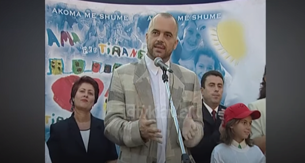 Edi Rama vazhdon fushatën elektorale në njësinë 10 (23 Shtator 2003)