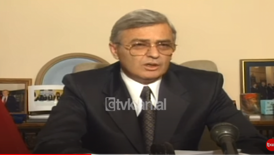 Ish-presidenti Rexhep Mejdani do të kandidojë për postin e kryetarit të PS &#8211; (31 Tetor 2003)