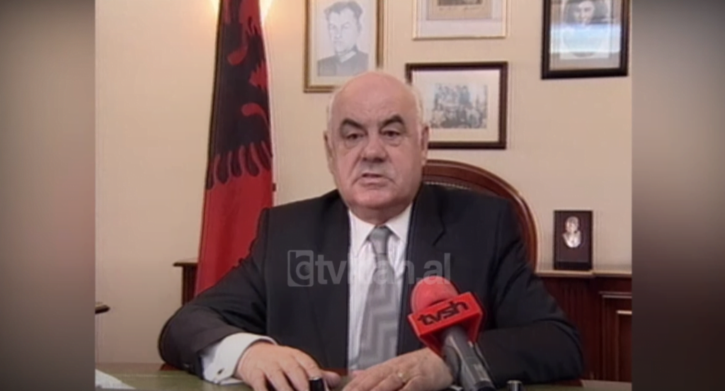 Presidenti Alfred Moisiu uron shqiptarët për Vitin e Ri (31 Dhjetor 2003)