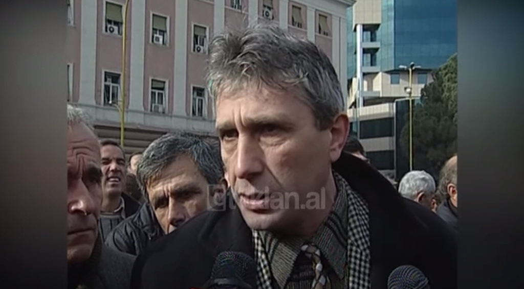 Grevistët e hekurudhave shqiptare protestojnë në Tiranë (9 Janar 2004)