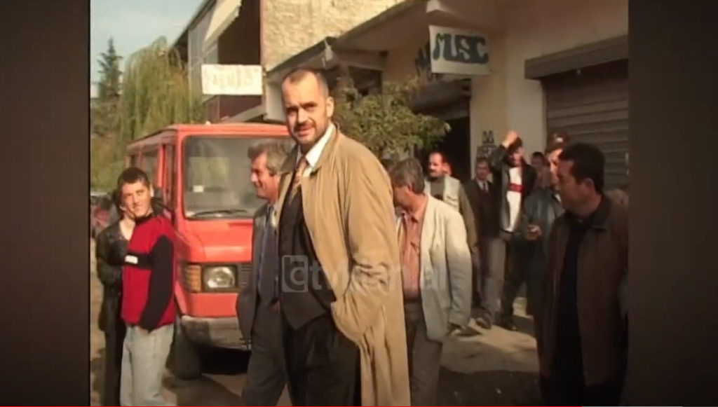 Edi Rama nuk pranohet në konferencën e Partisë Socialiste (18 Nëntor 2003)