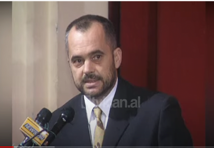 Gara për kreun e PS, Edi Rama merr pjesë në konferencën e PS Elbasan &#8211; (30 Nëntor 2003)