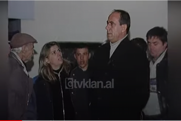 Ngujohen familjarët e kompleksit Bruno kundër prishjes së godinës &#8211; (17 Janar 2004)