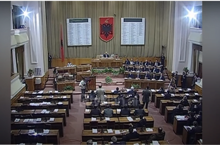 Parlament seanca e jashtëzakonshme, replikat Berisha-Nano &#8211; (18 Janar 2004)