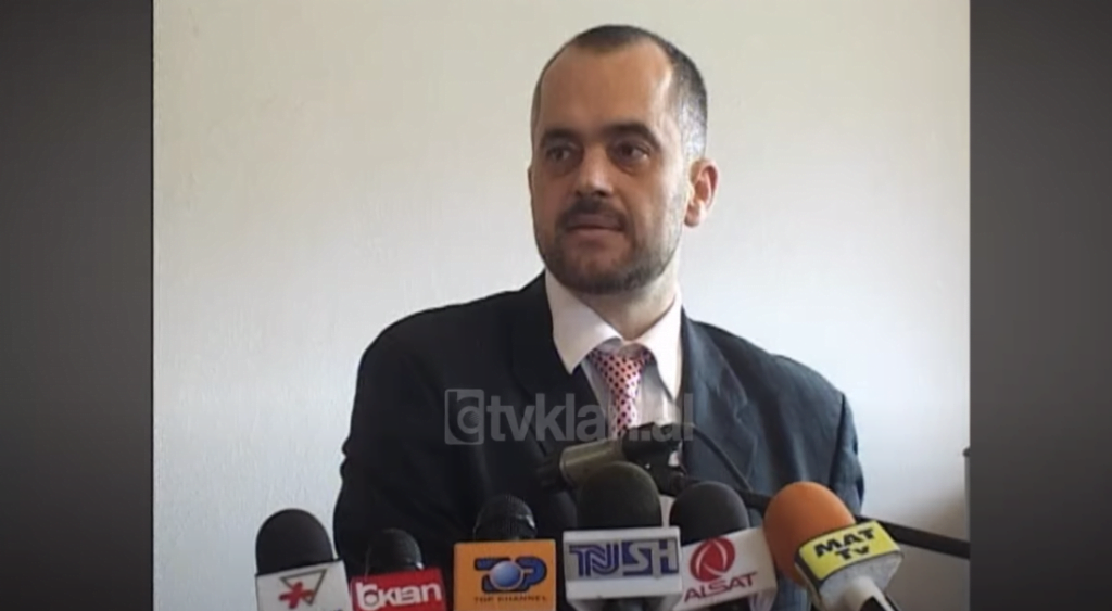 Edi Rama lejohet të marrë pjesë në Konferencën e Partisë Socialiste në Burrel (22 Nëntor 2003)