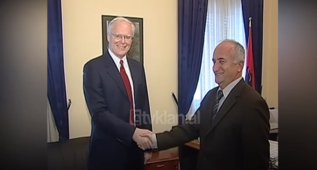 Avokati i Popullit Dobjani në takim me ambasadorin James Jeffrey (24 Shkurt 2004)