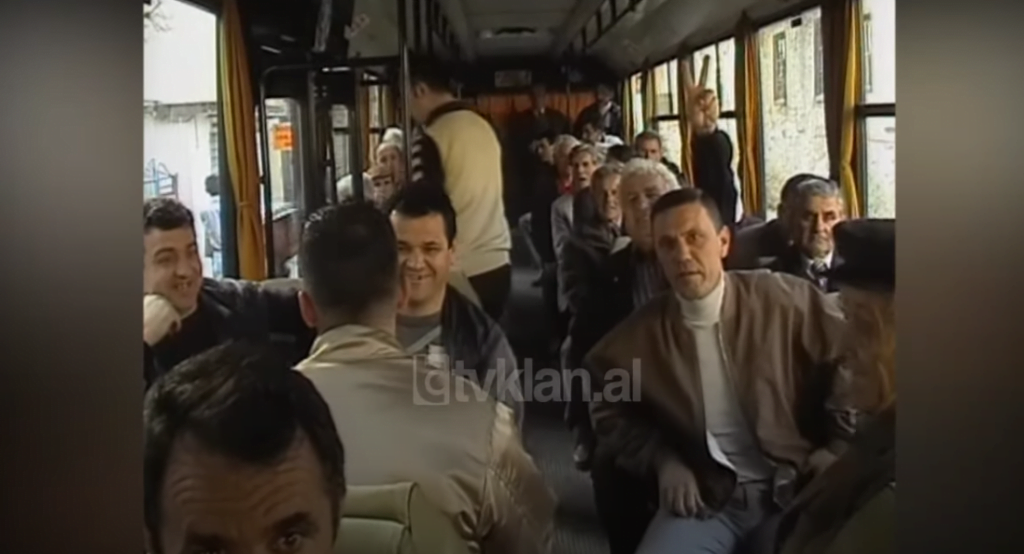 Qytetarët nga Shkodra dhe Elbasani i bashkohen protestës “Nano ik” në Tiranë (20 Mars 2004)