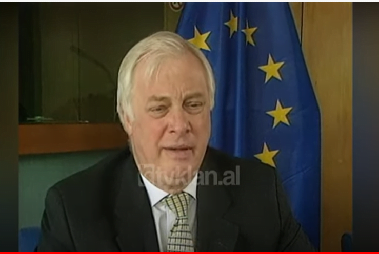 Intervista e Chris Patten për Shqipërinë &#8211; (30 Mars 2004)