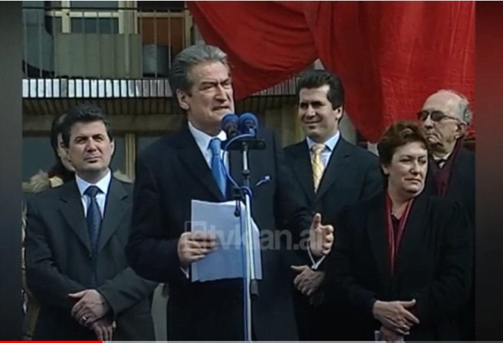 Protesta e opozitës në Tiranë &#8211; (21 Shkurt 2004)