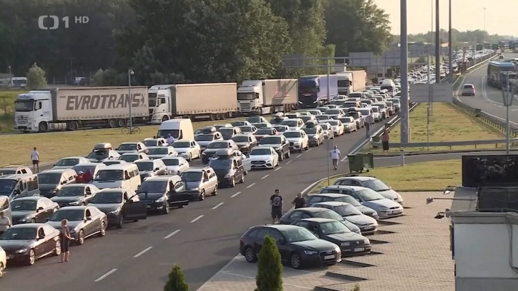Trafik i rënduar në rrugët kryesore europiane drejt detit