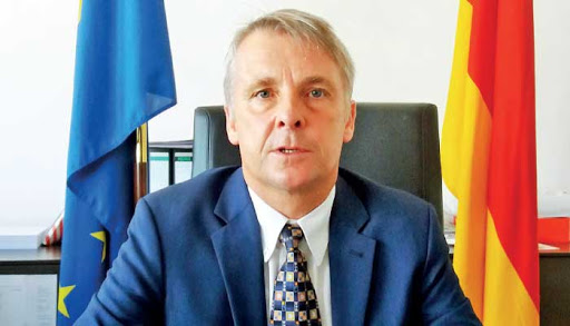 Ambasadori gjerman në Kosovë kërkon marrëveshje edhe për energjinë dhe targat