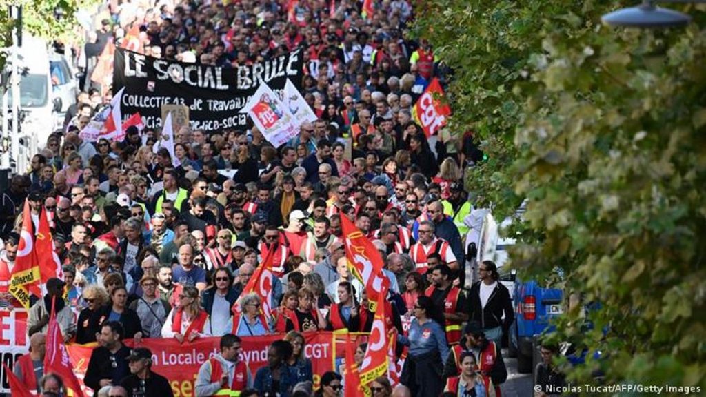 Protesta masive kundër inflacionit në Francë