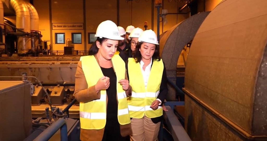 Balluku dhe Kim vizitojnë termocentralet lundruese në Vlorë: Sigurojnë 15% të konsumit energjetik në Shqipëri