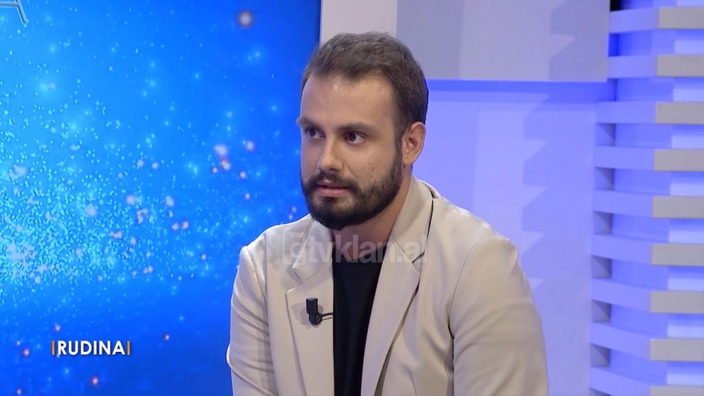 Mes poezisë dhe këngës, Ardit Gjebrea rezervon surpriza në eventin në nder të Teodor Kekos