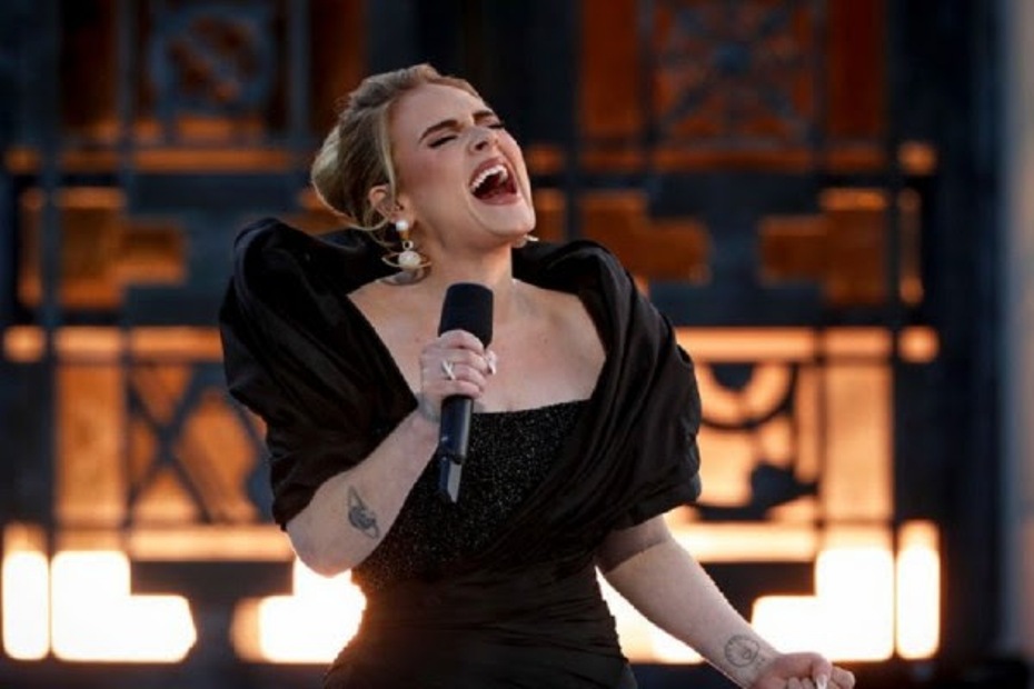 Adele merr çmimin e saj të parë Emmy