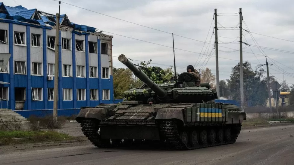 Zelensky: Sulmet ruse në frontin lindor të Ukrainës “një çmenduri”