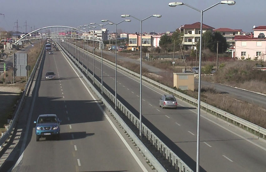 Aksident në autostradën Tiranë- Durrës, humb jetën 44-vjeçari