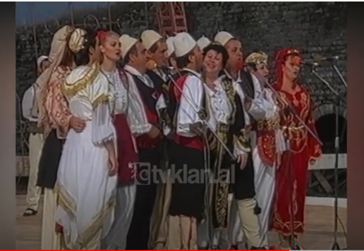 Hapet festivali folklorik në Gjirokastër &#8211; (30 Shtator 2004)