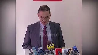 Petrit Vasili në konferencë për shtyp (20 Tetor 2004)