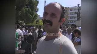 Protesta e tregtarëve në Lushnjë (22 Shtator 2004)