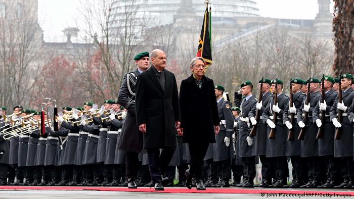 Parisi përpiqet të përshtatet me rolin e ri të Berlinit në Evropë