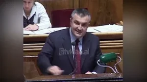 Miratohet ligji i legalizimeve në parlament (28 Tetor 2004)