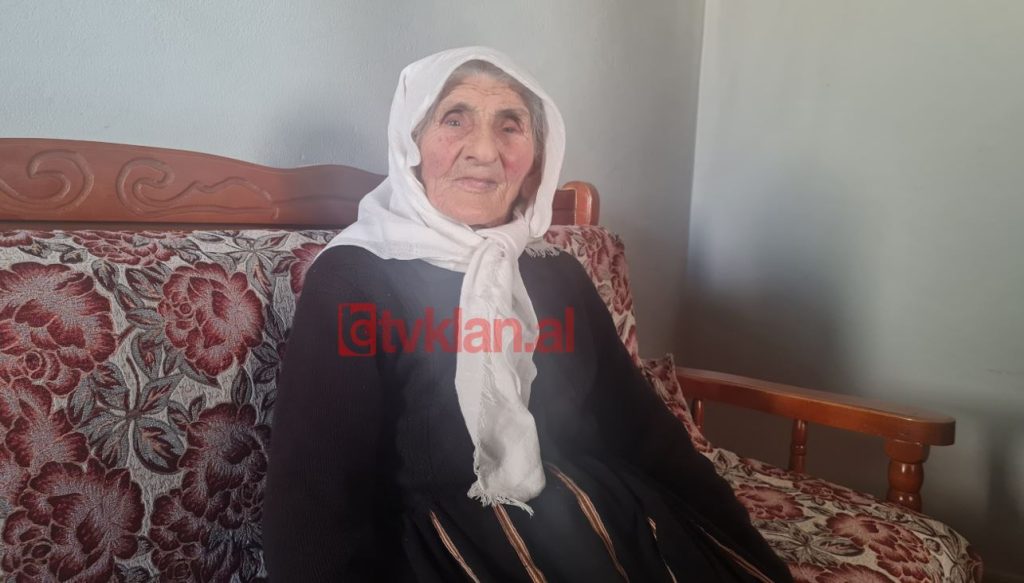 Pas publikimit të rastit të 114-vjeçares, nënë Qamiles i shkon pensioni në shtëpi