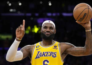 LeBron James, flamurtar në Paris 2024