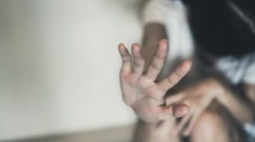 Dyshohet se kreu seks me vajzën e tij të mitur 4 vitet e fundit, arrestohet 48-vjeçari në Golem
