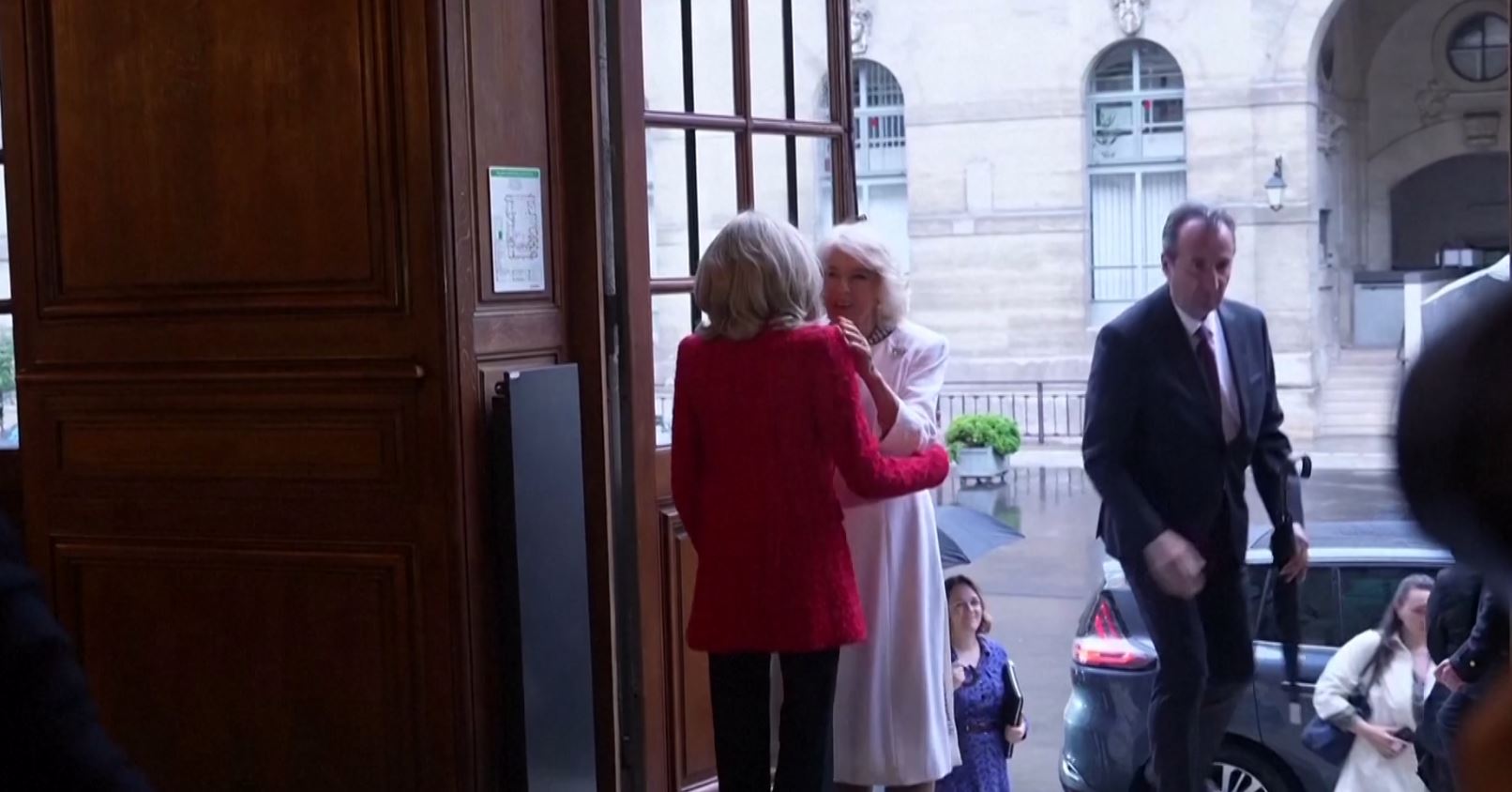 Brigitte Macron puth pa leje mbretëreshën