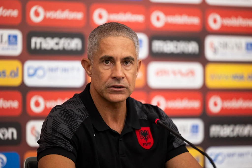 Sylvinho i kënaqur me kuqezinjtë