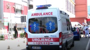 19-vjeçarja franceze lind foshnjen e saj në ambulancë në Korçë