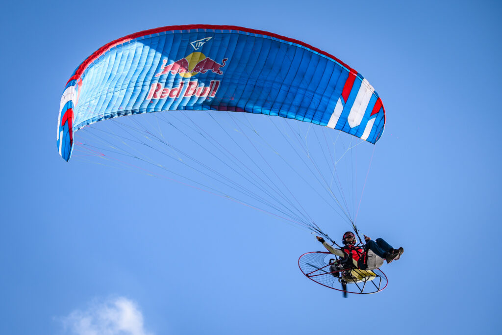 Red Bull Paramotor Show për herë të parë në Shqipëri. Një spektakël i vërtetë…