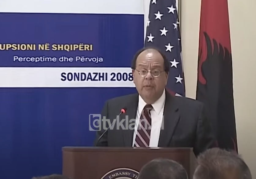 Ambasadori amerikan Withers thirrje politikës shqiptare për luftën kundër korrupsionit -(7 Maj 2008)